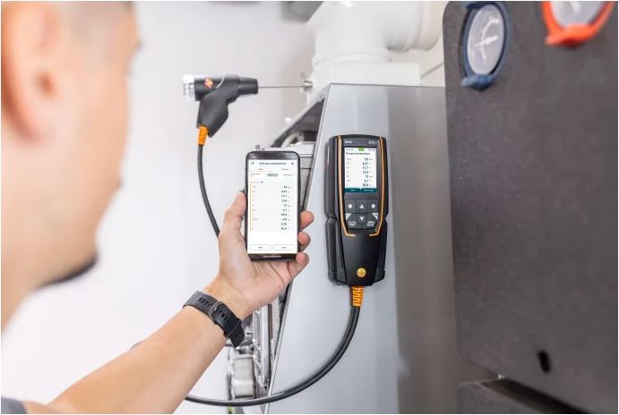 Testo’s flue gas analysis tools 300, 310